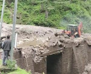 Bhuntar Manikarn road closed for vehicular movement