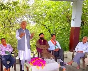 Narendra Thakur distributed 25 lakhs to 20 Mahila Mandals and 4 Youth Clubs