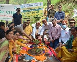 DC inaugurated Hariyali Utsav in Kothi Sari