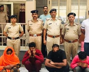 Police got success in catching a big gang of thieves