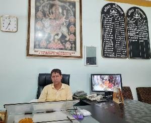 Suresh Sharma took over the additional charge of the officer of Kangra Bajreshwari temple