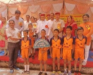 Former CM Prem Kumar Dhumal awarded the winning players of the Under-14 sports competition