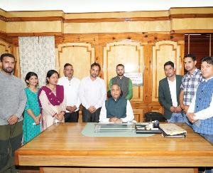  HP The representatives of the Vocational Trainers Welfare Association met the Chief Minister