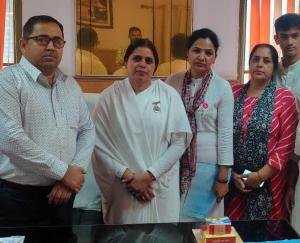 Praja Pita Brahma Kumari Ishwariya Vishwavidyalaya celebrated the festival of Rakhi with the administration