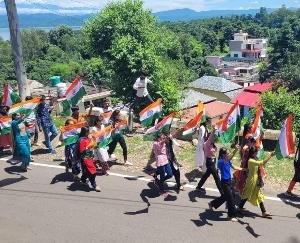 Students of Baba Kanshi Ram Mahavidyalaya took out tricolor rally
