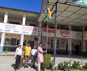  Under the chairmanship of the principal in Dhundan school, the tricolor was also hoisted in the school