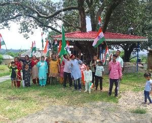 Tricolor yatra taken out on the elixir of freedom in village Bhagetu