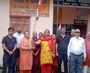 Pramukh Suman Mehra hoisted the tricolor in Lambagaon