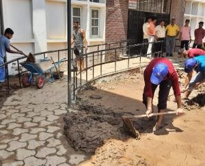 NSS volunteers, Rover-Ranger and students together cleaned the college campus