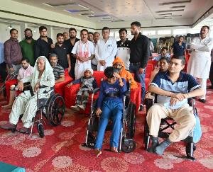 Youth Aggarwal Sabha gave artificial devices to 43 handicapped