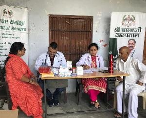 Physicians of Shree Balaji Hospital organized health camp in Khabbal of Dehra
