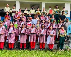 Palampur: Akashtal Sanstha distributed free copies to 138 students