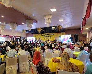 Shanki Thukral with a group of 50 workers reached Kejriwal's second guarantee announcement