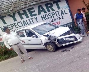 Car-tamp collision, driver got minor injuries