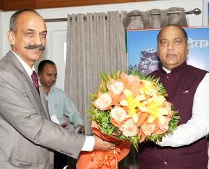 Chairman of Public Service Commission Rameshwar Singh Thakur meets CM Jairam