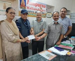 One lakh check given for the restoration of Sarai Bhawan