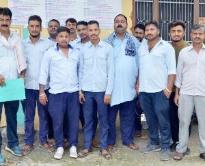 Neelkanth Taxi Union reached RTO with a complaint about carrying passengers by private vehicles