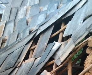 Gaishala fell due to heavy rain in Panchayat Nandrul, loss of Hazaras