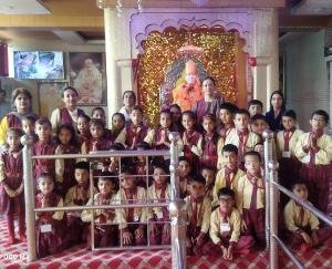 Solan:- Children of Sai International School visited Sai temple