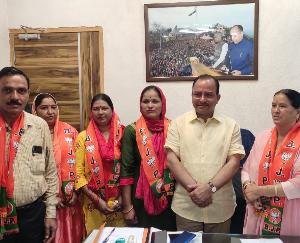  Maulichak Panchayat Pradhan joined BJP along with his supporters, Congress got a setback