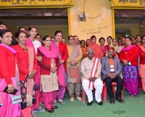  राज्यपाल ने किया दाड़लाघाट स्थित अम्बुजा सीमेंट संयन्त्र का दौरा