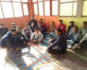 डवारु मंदिर परिसर में स्थानीय ग्रामीण बैठक