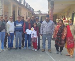 Sixth class student Gunjan brought laurels to Pehri school