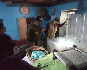 Thieves broke into the house in Nehran Pukhar Dayal, thieves fled with utensils