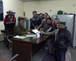 मुख्यमंत्री जयराम ठाकुर को सौपा ज्ञापन