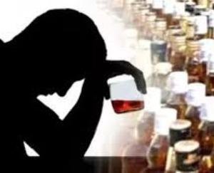 Police caught 8 bottles of country liquor from a shop in Upper Paragpur