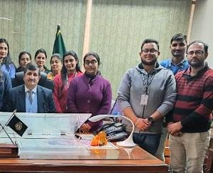 Students-Vice-Chancellor calm their curiosity by asking questions