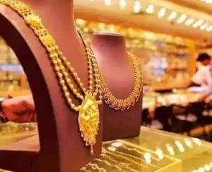 Gold and silver prices fell on the first trading day of the week