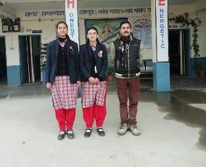 वैशाली और तमन्ना को स्कूल प्रशासन ने किया सम्मानित