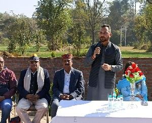 never let the eyes of the workers bow down - Ashish