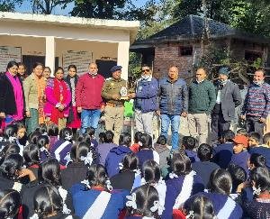 Police taught safety lessons to children in Sandhol School