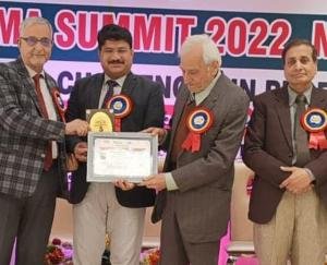 Principal of Laureate College MS Ashawat was awarded the Teacher-Best Researcher Award