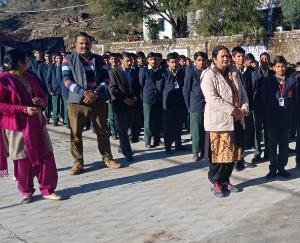  विद्यालय दाड़लाघाट में नीले रंग के ब्लेजर को ड्रेस कोड के रूप में किया शामिल 