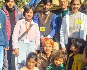 Service Student Central University unit distributed clothes in slums