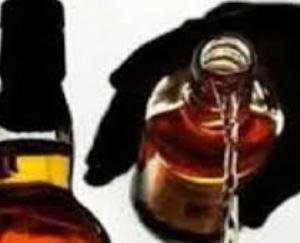 Police caught 14 bottles of illegal country liquor from two persons