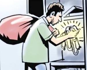 Indora: Thieves in broad daylight in Mohtli village made away with 72 thousand cash including gold ornaments
