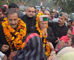 The residents of the district spread their eyelashes to welcome Agriculture Minister Chandra Kumar