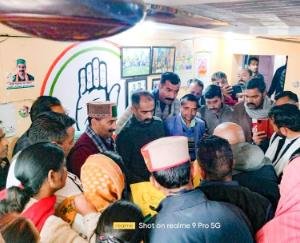Panchayati Raj Minister Anirudh Singh Block Congress, who reached Shahpur, warmly welcomed