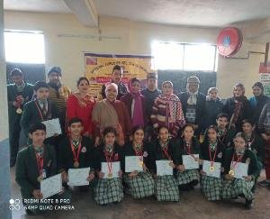 धुन्दन के नेशनल सीनियर सेकेंडरी स्कूल के  उत्कृष्ट प्रदर्शन करने वाले छात्रों को किया सम्मानित