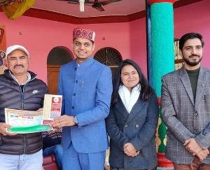 Tehsildar honored snake saver Mathur Dhiman on 74th Republic Day