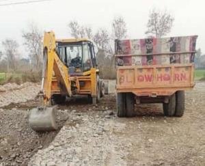 Police seized JCB and a tractor while doing illegal mining in Tyoda