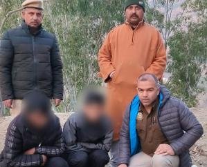 8 gram chitta recovered from two youths on Lavan contact road