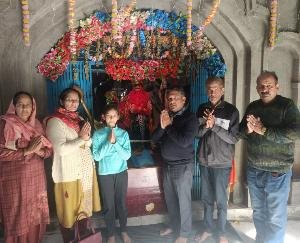 Paragpur: Advocate General Anoop Ratna paid obeisance at Baba Siddha Chano Dangda