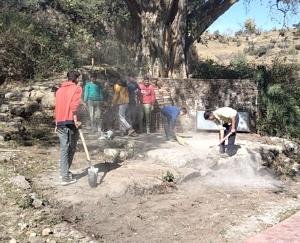 Repair and cleaning around Nain on the first day of the camp