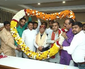Governor Shiv Pratap Shukla received a dignified welcome in New Delhi.