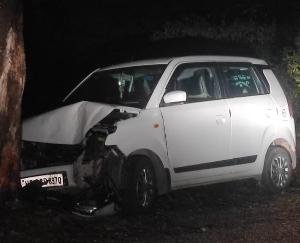 Last night in Surajpur suddenly a vehicle going on the wrong side hit a tree